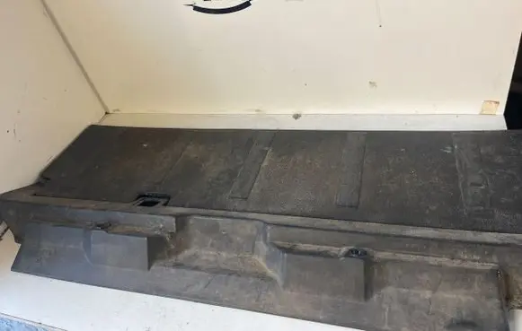 Trunk/boot sill cover protection