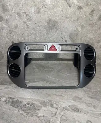 Volkswagen Tiguan Radio/GPS head unit trim 5M0858071K