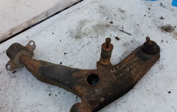 Mitsubishi Colt Front lower control arm/wishbone