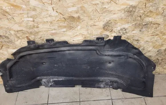 Engine bonnet/hood sound/heat insulation