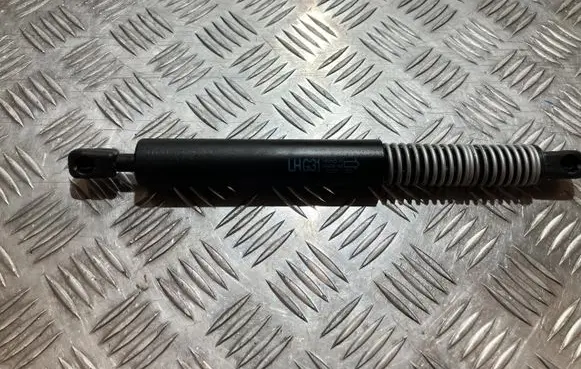BMW 5 G30 G31 G38 Tailgate strut 7499425
