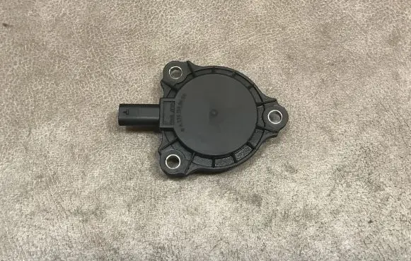 Mercedes-Benz GL X166 Turbo solenoid valve A2761560490