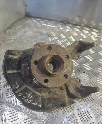 Volkswagen Golf IV Front wheel hub 