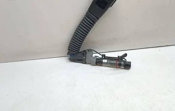BMW 5 F10 F11 Front seatbelt buckle 7328842