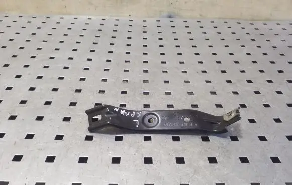 Fender mounting bracket