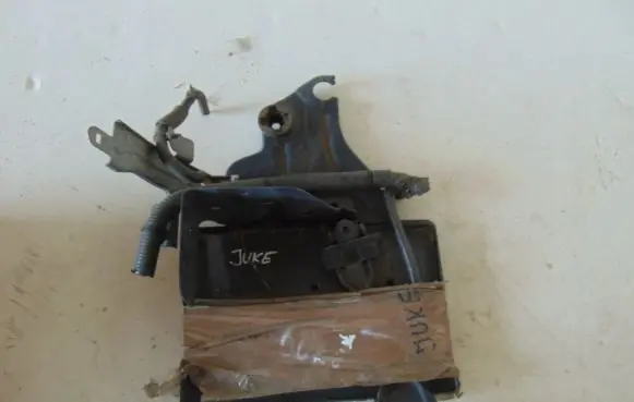 Nissan Juke I F15 Battery tray 