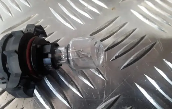Nissan Note (E12) Headlight/headlamp bulb 