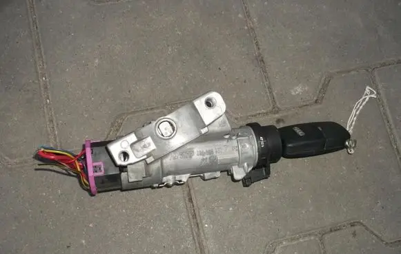 Audi A4 S4 B6 8E 8H Ignition lock 4B0905851F