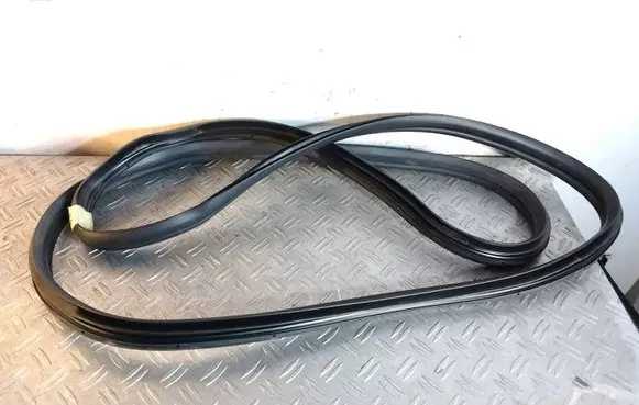 KIA Niro Front door rubber seal 83110AT000