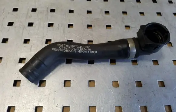 Mercedes-Benz GLC X253 C253 Engine coolant pipe/hose A2535000772