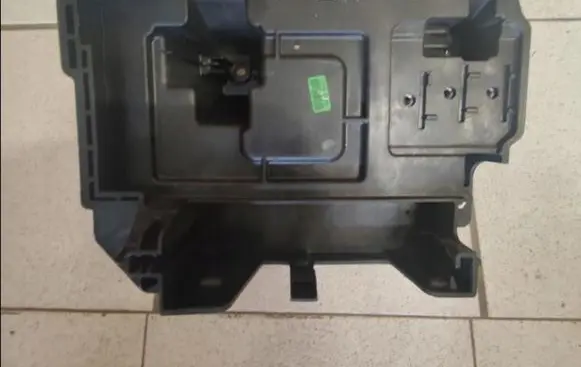 Battery box tray