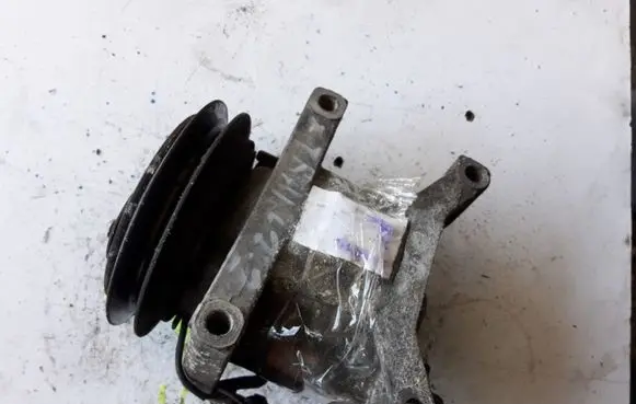 Nissan X-Trail T30 Air conditioning (A/C) compressor (pump) ES60A