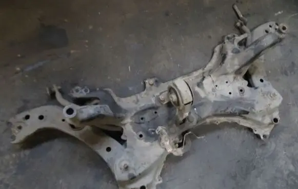 BMW 3 E46 Front subframe 33332