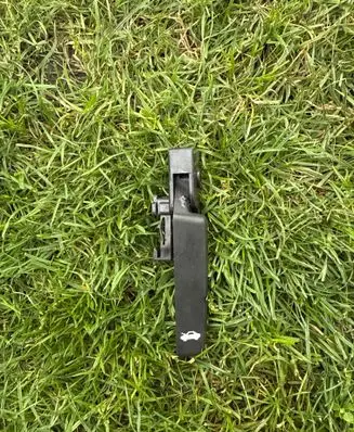 Opel Astra J Engine bonnet (hood) release handle 
