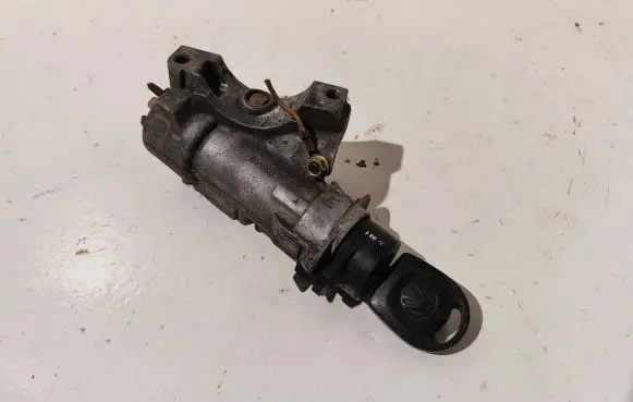 Volkswagen Golf IV Ignition lock 4B0905851C