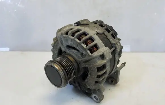 Volkswagen Golf VII Generator/alternator 04L903023K