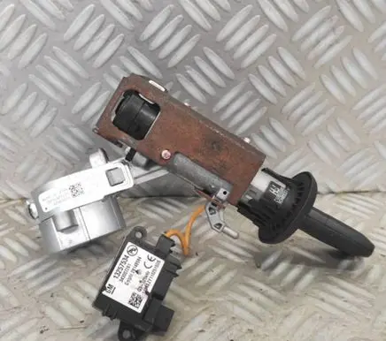 Opel Meriva B Ignition lock 13363609 10720510200