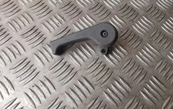 Hyundai i30 Engine bonnet (hood) release handle