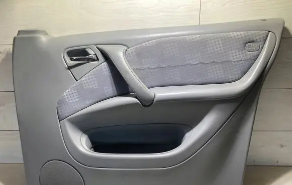 Mercedes-Benz ML W163 Front door card panel trim A1637200264