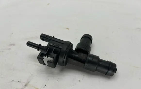 BMW 1 F20 F21 Breather valve 7645860