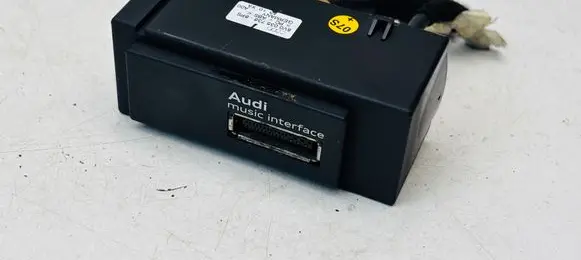 Audi A3 S3 8V USB socket connector 8V0035736