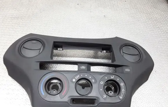 Toyota Yaris Climate control/heater control trim 