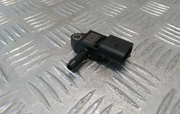 Volkswagen PASSAT B8 Air pressure sensor 0281006222 04L906051B