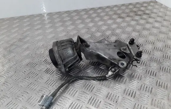 BMW 1 E81 E87 Engine mounting bracket 6775041 59280110 7549394