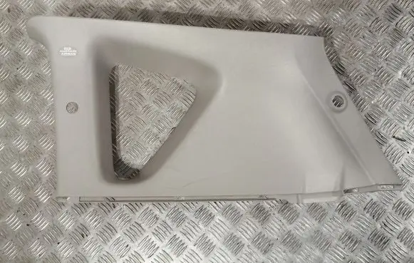 Toyota Corolla Verso AR10 Rear side glass trim 624700F020B0 624700F010