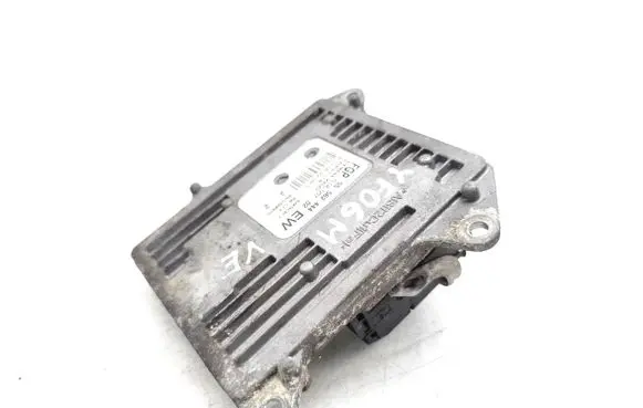 Opel Zafira B Engine control unit/module 55562444