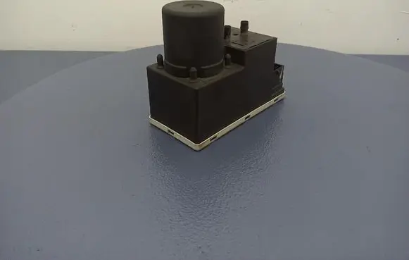 Audi A3 S3 8L Central locking vacuum pump 8D0862257B