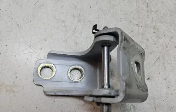 Citroen DS3 Front door upper hinge