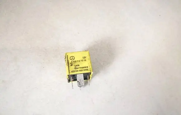 Mercedes-Benz B W246 W242 Other relay a0035421019 v23134-a52-x492