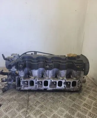 Opel Zafira B Engine head 55193081