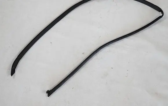 Citroen Berlingo Front door rubber seal 9817465080