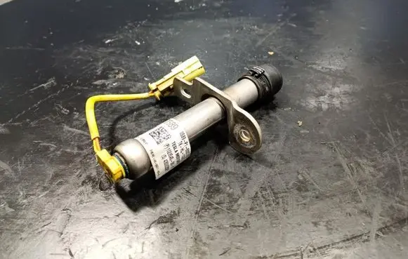 Tesla Model S Tailgate/trunk/boot tension spring 