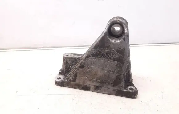 Lexus IS 200-300 Engine mounting bracket