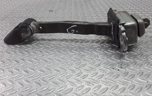 Skoda Octavia Mk2 (1Z) Rear door check strap stopper