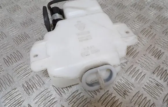 Mitsubishi Pajero Windshield washer fluid reservoir/tank 
