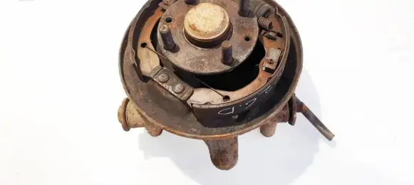 Mazda 323 Rear wheel hub