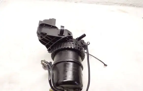 Toyota Hilux VIII Fuel filter housing 233000L091