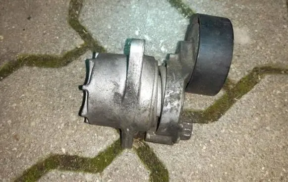Mercedes-Benz Sprinter W906 Generator/alternator belt tensioner A6462000570
