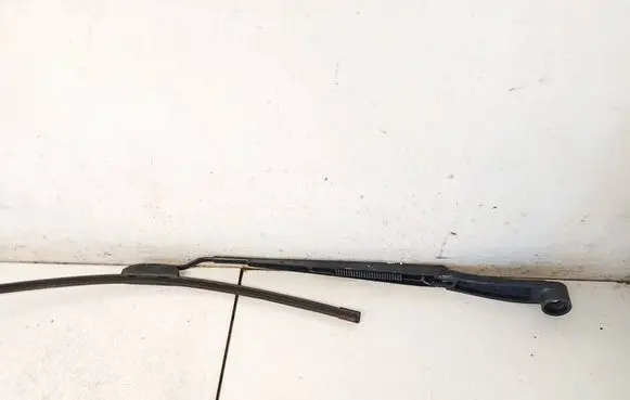 Front wiper blade arm