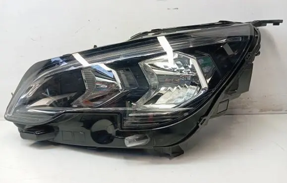 Peugeot 3008 II Headlight/headlamp 9810478180