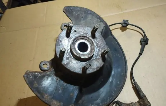 Honda CR-V Front wheel hub spindle knuckle