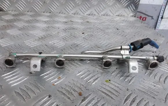 Opel Zafira B Fuel main line pipe
