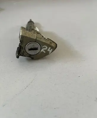 Volkswagen PASSAT B6 Front door lock (next to the handle) 3C0837