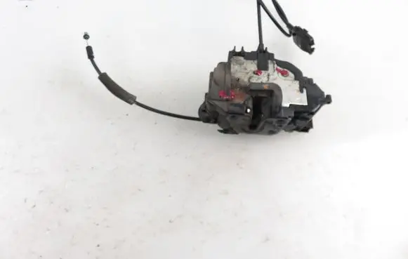 Renault Clio III Front door lock 