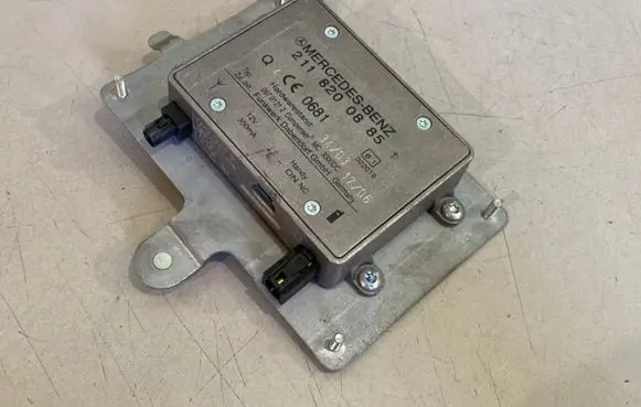 Mercedes-Benz S W221 Bluetooth antenna 2118200885