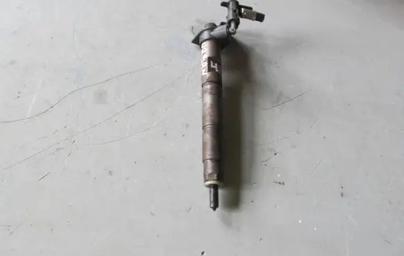 Toyota Urban Cruiser (XP110) Fuel injector 2367033050 081220 0445116009